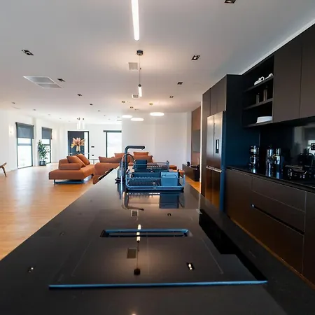Nobilita Grand 7-bedroom Luxury With Sky-lounge Rooftop & 21m Pool - By Posarellivillas *