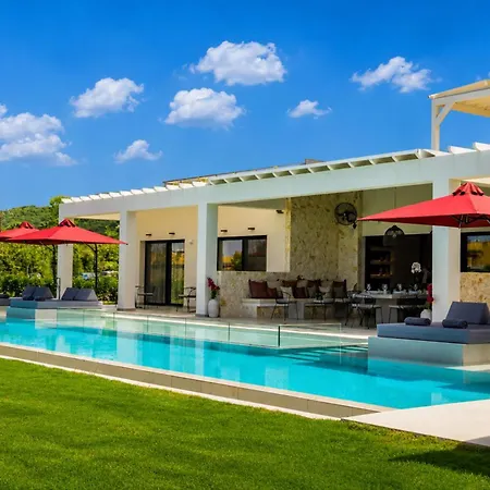 Nobilita Grand 7-bedroom Luxury With Sky-lounge Rooftop & 21m Pool - By Posarellivillas *