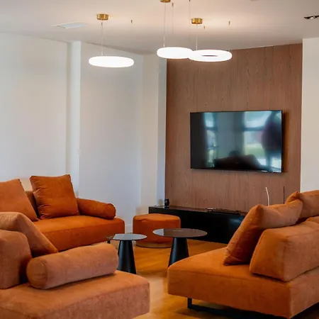 Nobilita Grand 7-bedroom Luxury With Sky-lounge Rooftop & 21m Pool - By Posarellivillas