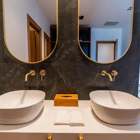 Вилла Nobilita Grand 7-bedroom Luxury With Sky-lounge Rooftop & 21m Pool - By Posarellivillas Ахарави