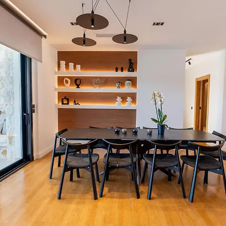 Nobilita Grand 7-bedroom Luxury With Sky-lounge Rooftop & 21m Pool - By Posarellivillas