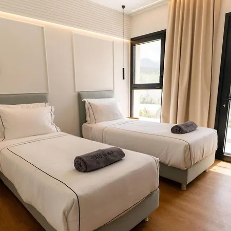 Nobilita Grand 7-bedroom Luxury With Sky-lounge Rooftop & 21m Pool - By Posarellivillas *