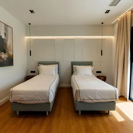 Nobilita Grand 7-bedroom Luxury With Sky-lounge Rooftop & 21m Pool - By Posarellivillas Вилла Ахарави