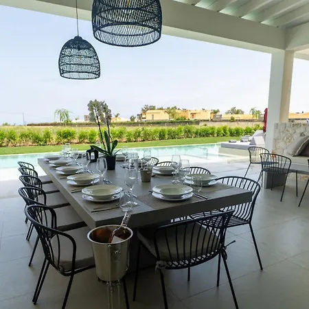 Nobilita Grand 7-bedroom Luxury With Sky-lounge Rooftop & 21m Pool - By Posarellivillas *
