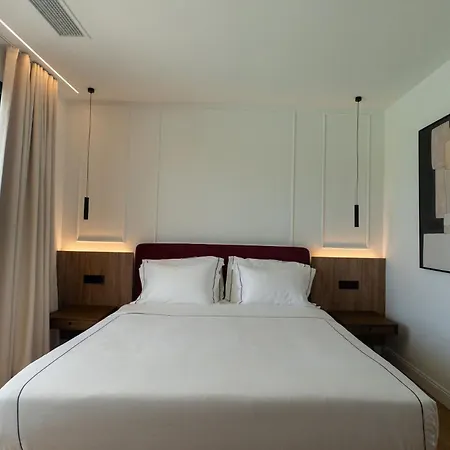 Nobilita Grand 7-bedroom Luxury With Sky-lounge Rooftop & 21m Pool - By Posarellivillas Villa *