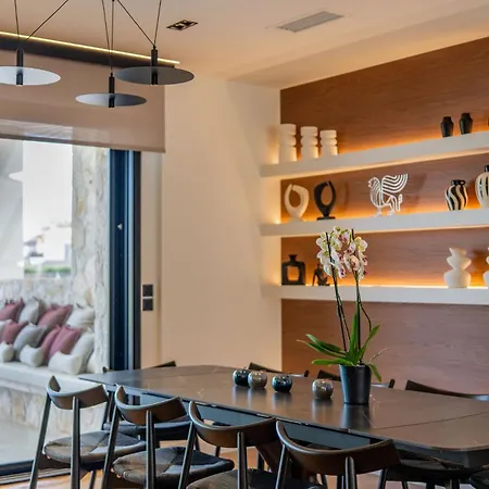 Nobilita Grand 7-bedroom Luxury With Sky-lounge Rooftop & 21m Pool - By Posarellivillas Вилла