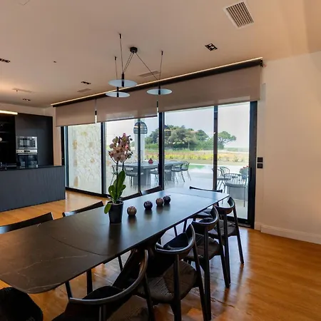 Nobilita Grand 7-bedroom Luxury With Sky-lounge Rooftop & 21m Pool - By Posarellivillas Ахарави